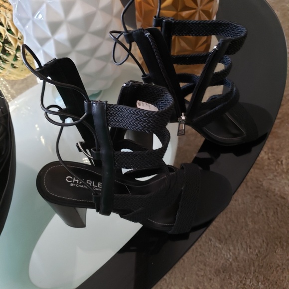 Sandals - Picture 3 of 4